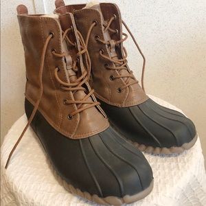 brown and black Yuu boots